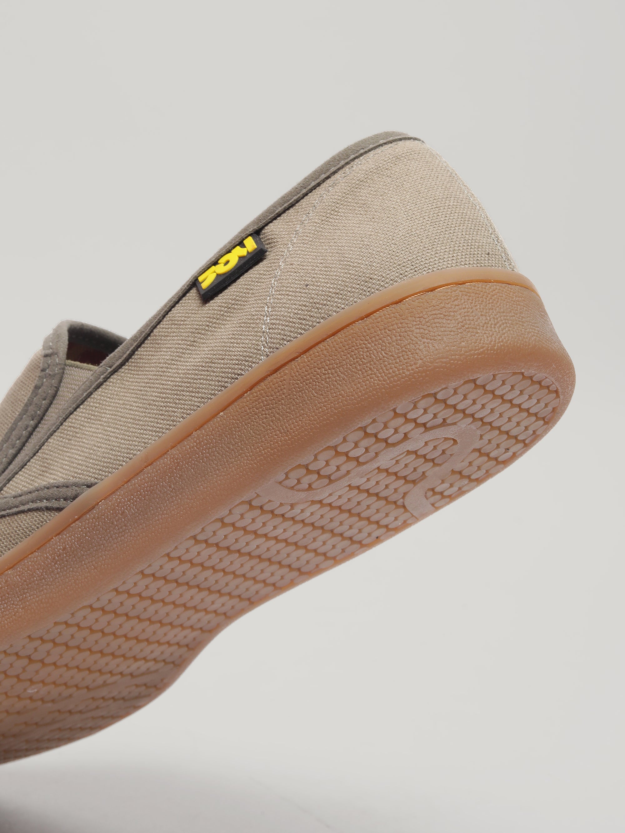 JM079 - Men's Canvas Shoes Olive